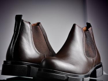 CHELSEA BOOTS